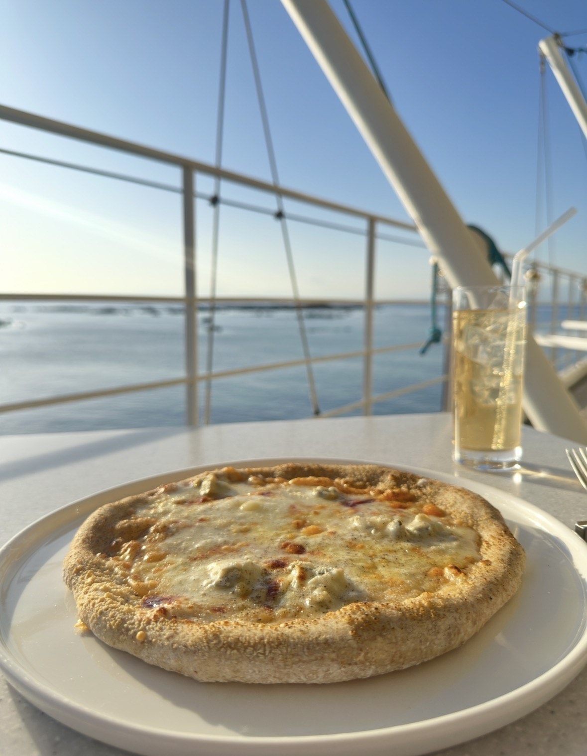 釜揚げしらすと青のりのピザ